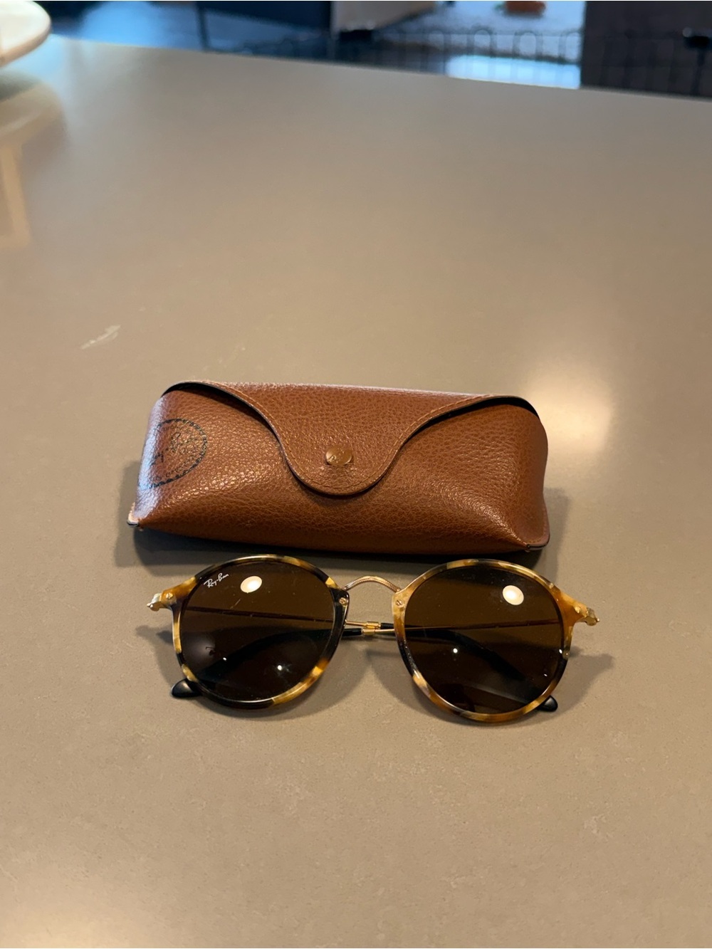 Ray-Ban Tortoiseshell Round Sunglasses with Brown Lenses